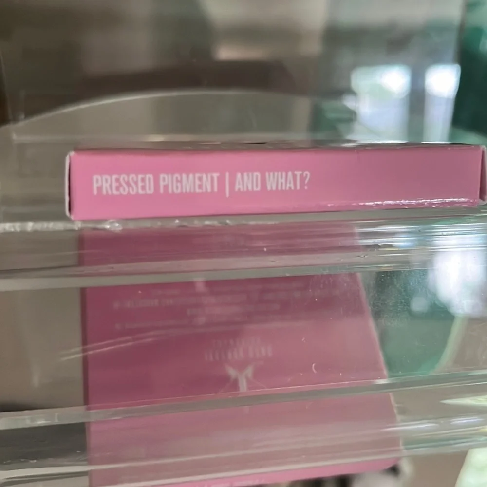 Jeffree Star Eyeshadow, single color, color is called And What?, new!